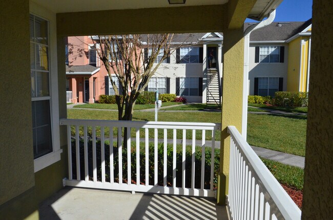 Building Photo - 9037 Lee Vista Blvd