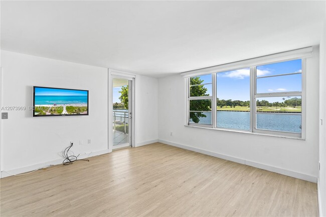 Building Photo - 9250 W Bay Harbor Dr