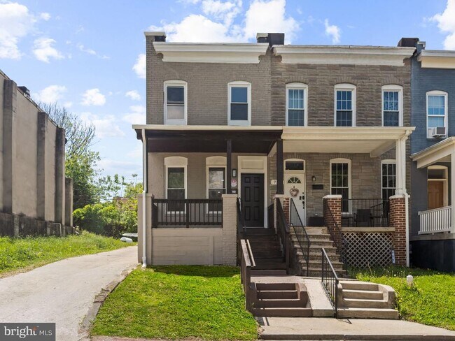 Building Photo - 711 McCabe Ave
