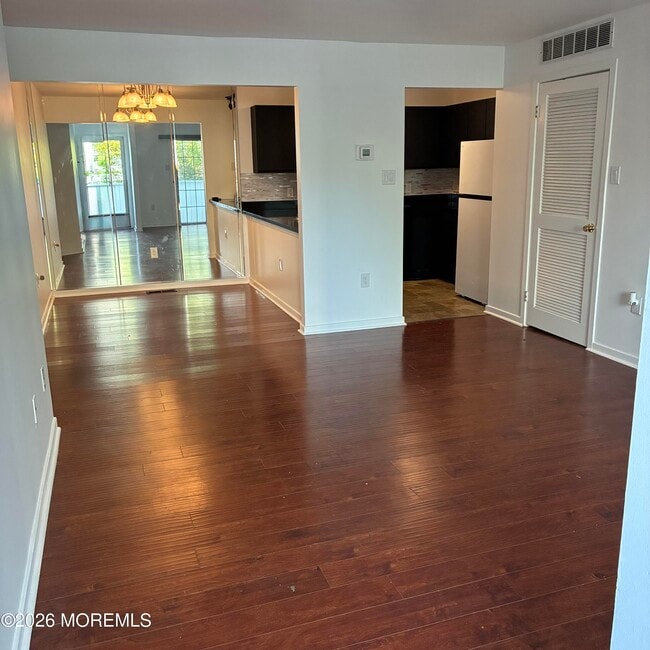 Building Photo - 310 Heather Croft