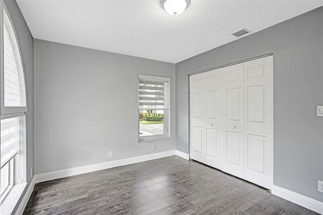 Building Photo - 5056 NW 95th Dr