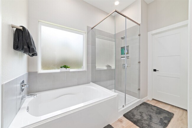 Building Photo - 10332 Rainbow Cove Ln