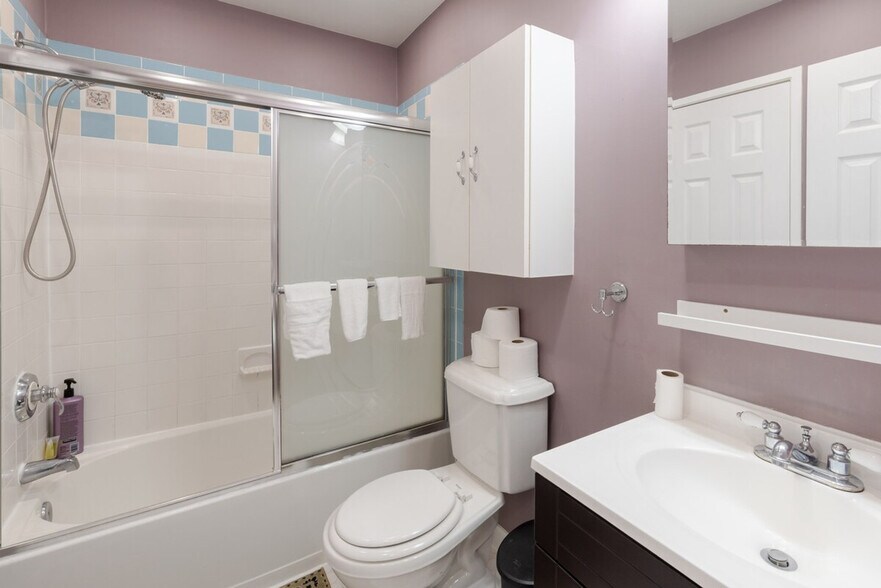 Building Photo - 2390 Hunters Square Ct