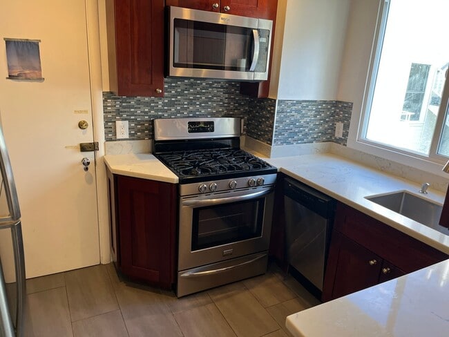 Building Photo - Rare opportunity to live on San Francisco'...
