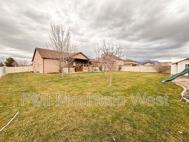 Building Photo - 2241 W 2475 N