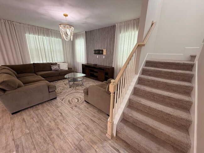 Building Photo - "Spacious 3-Bedroom Retreat in Winter Garden - 5520 Sq Ft of Comfort!"