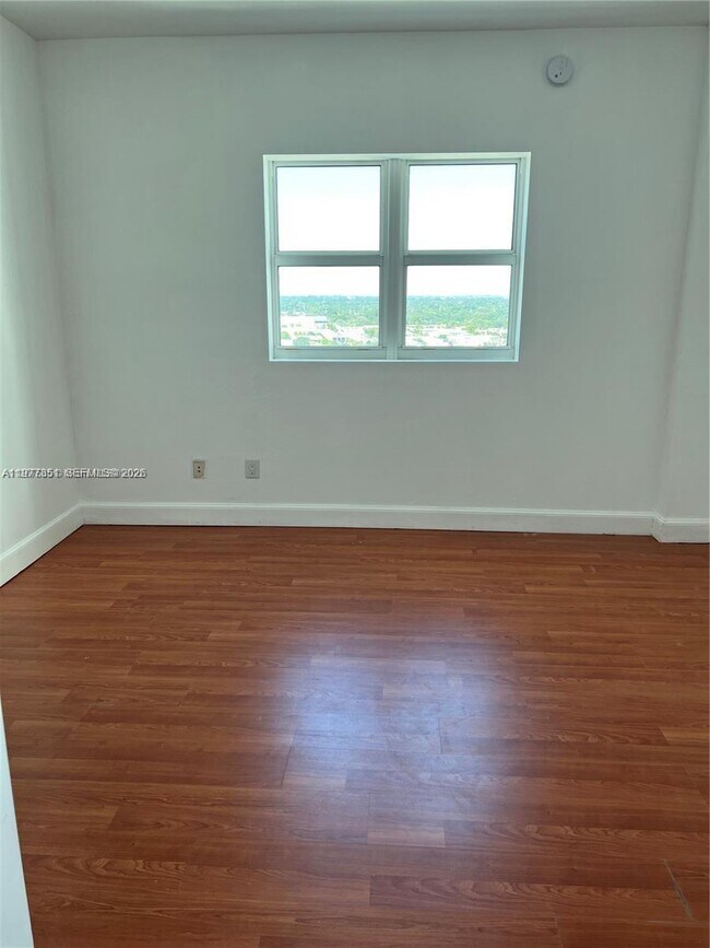 Building Photo - 14951 Royal Oaks Ln