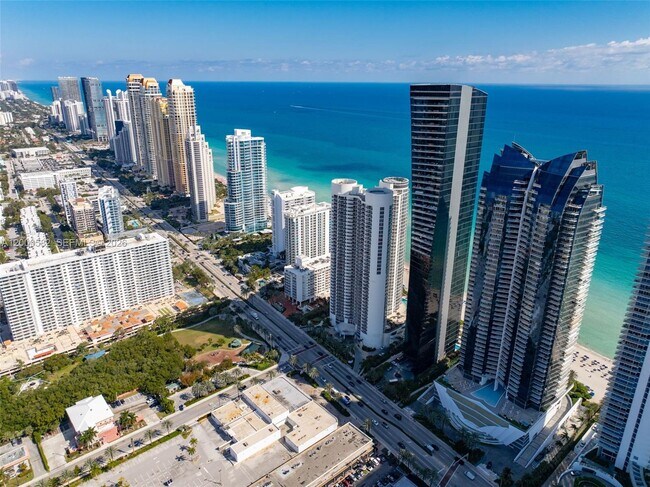 Building Photo - 17121 Collins Ave