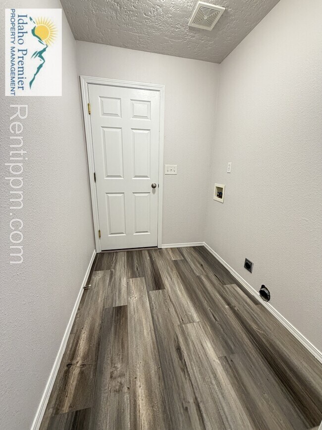 Building Photo - 2200 E Grapewood Dr