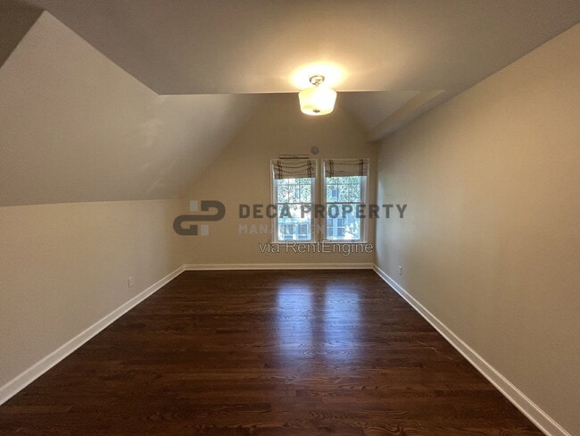 Building Photo - 203 W Cedar Ave