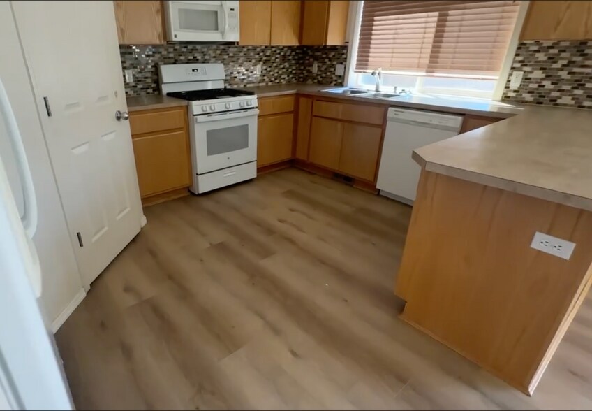 Building Photo - 540 S Glenmoor Dr