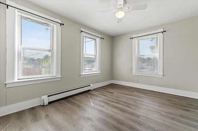 Building Photo - 28 S Beech St