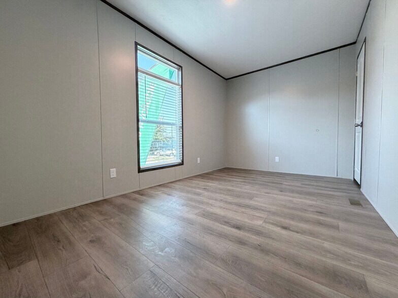 Building Photo - 709 N Collins Fwy