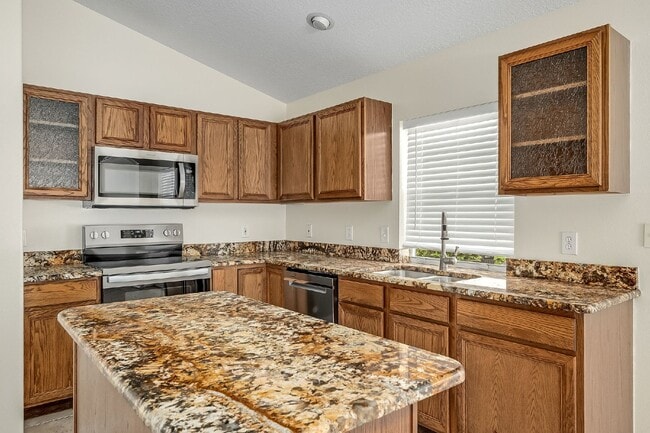 Building Photo - 4 BEDROOM POOL HOME IN SUNTREE!!!!!!!