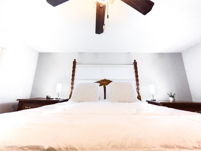 Building Photo - 307 Shirleen Dr