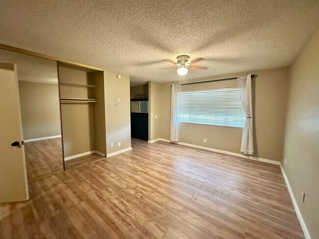 Building Photo - 6672 Peachtree Ln