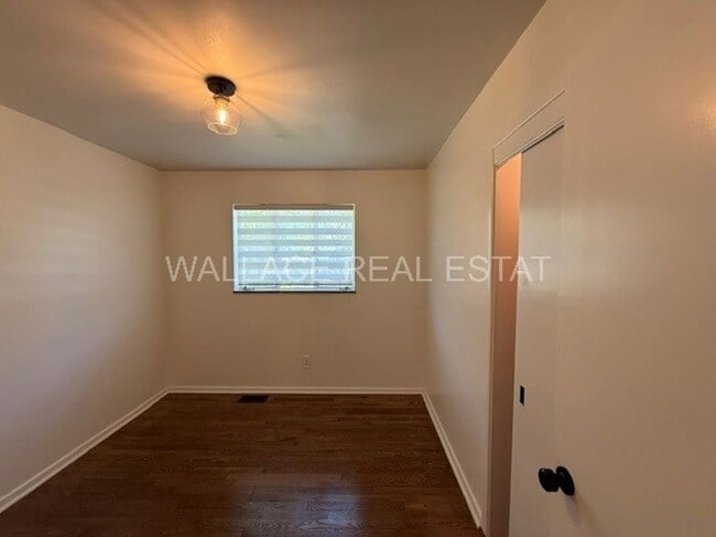 Building Photo - ADORABLE HOUSE IN SoKno WITH 3 BEDROOMS!!