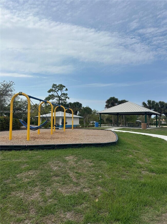 Building Photo - 10045 Amicola St