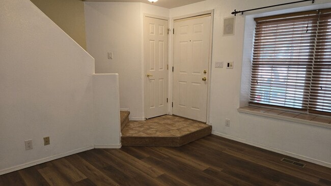 Building Photo - 6048 Colony Cir - Rockrimmon - Townhome - ...
