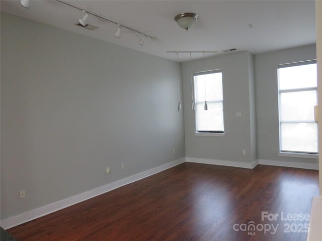 Building Photo - 416 N McDowell St