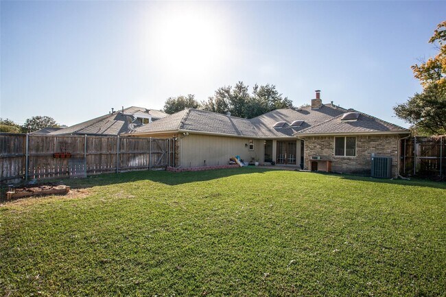 Building Photo - 6935 Vista Willow Drive