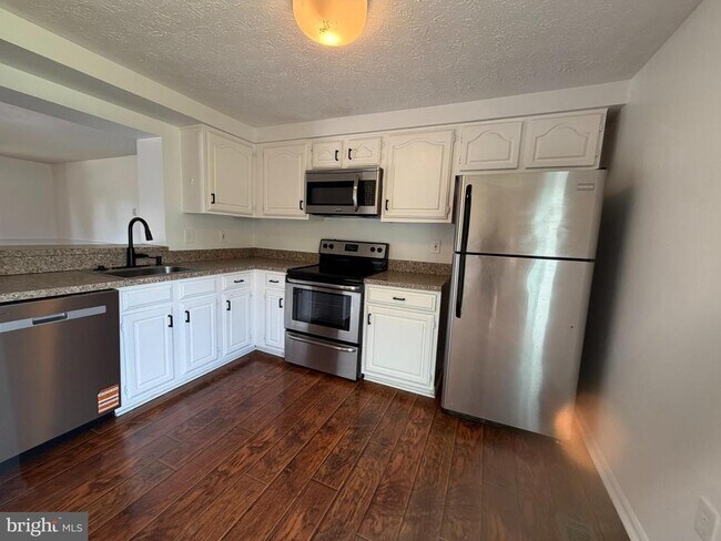 Building Photo - 3349 Garrison Cir