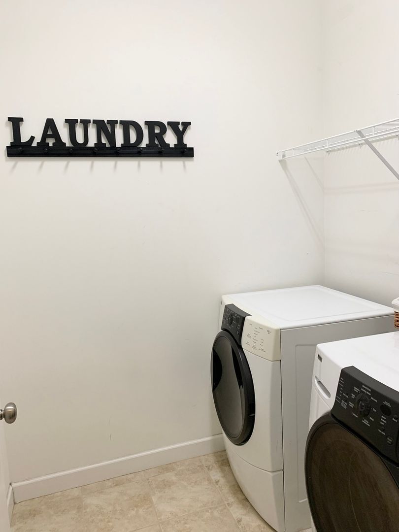 Building Photo - 546 Micayne Cir SE