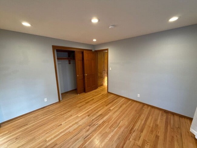 Building Photo - 610 Liberty St SE