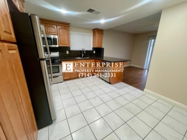 Building Photo - 3 BR Townhome in Yorba Linda Knolls | Upgraded & Move-In Ready