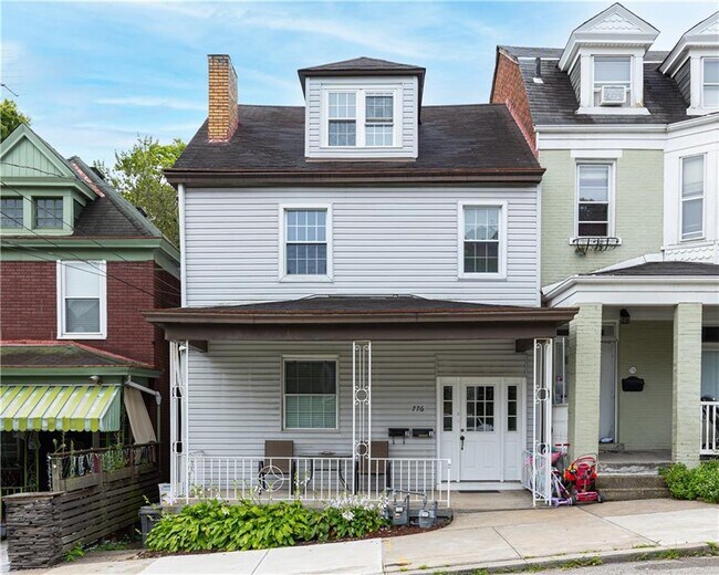 Building Photo - 776 Melbourne St