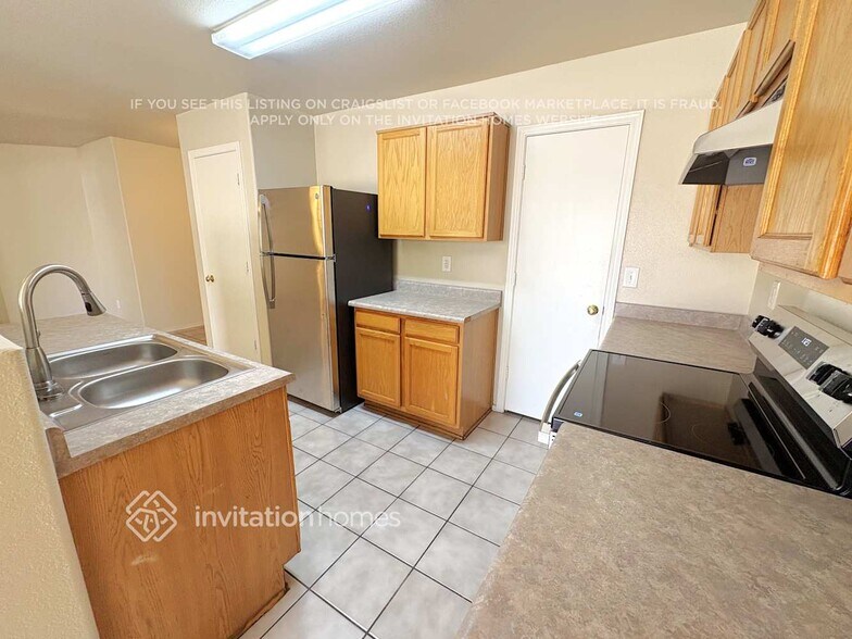 Building Photo - 7375 W Palo Verde Dr