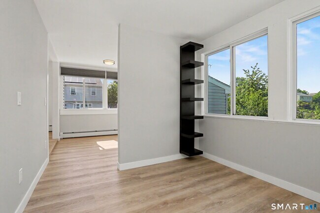 Building Photo - 92 Burwood Ave