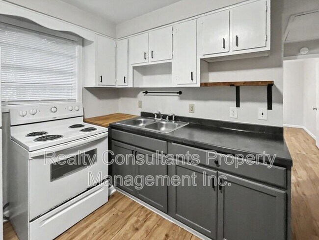 Building Photo - 1813 Walker Ave