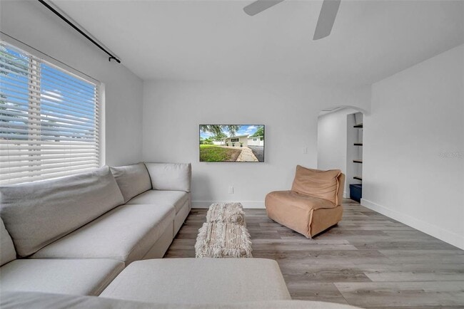 Building Photo - 5548 Dartmouth Ave N