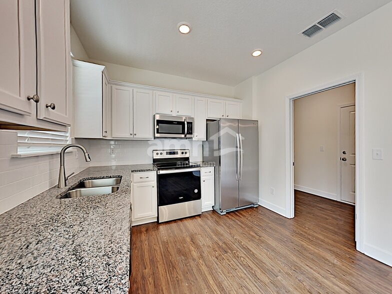 Building Photo - 10323 Marsh Edge Ct