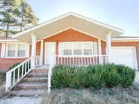 Building Photo - 306 Lloydwood Dr