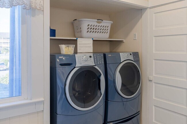 Building Photo - 640 S Columbia St