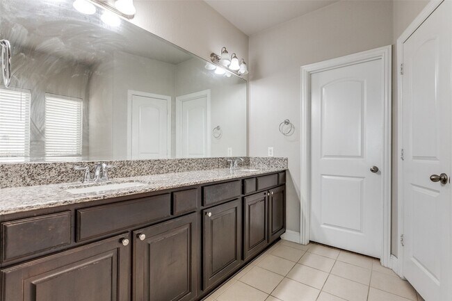 Building Photo - 8609 McCutchins Dr