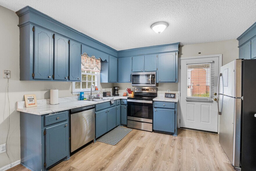Building Photo - 2205 Cardington Dr
