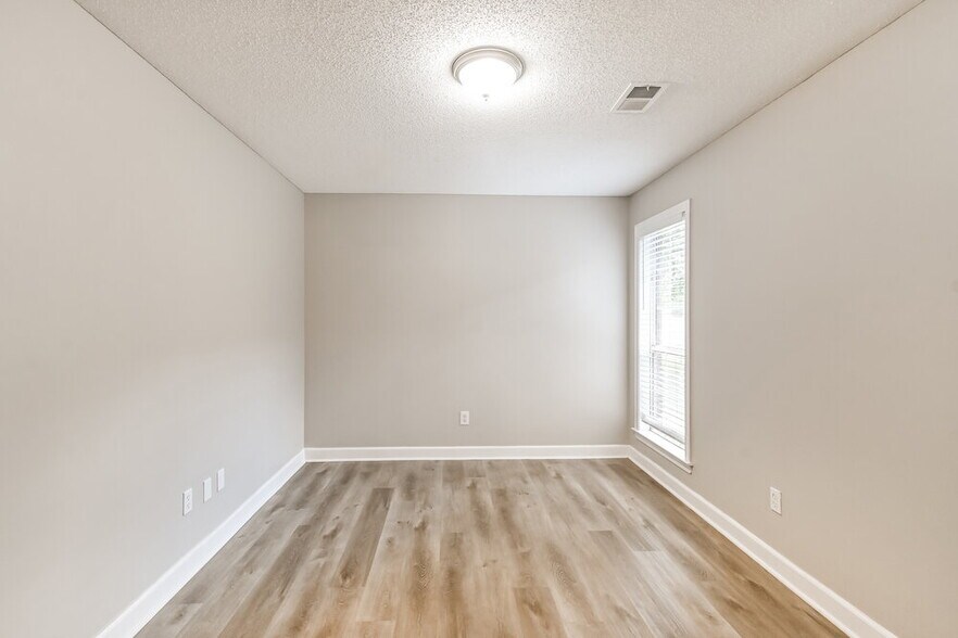 Building Photo - 838 Clearview Cove