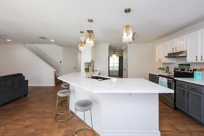 Building Photo - 12102 Ent Loop