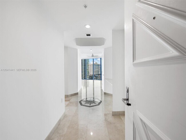 Building Photo - 333 Las Olas Way