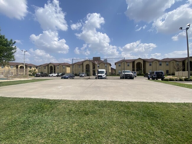 Building Photo - 9804 Cantera Ct