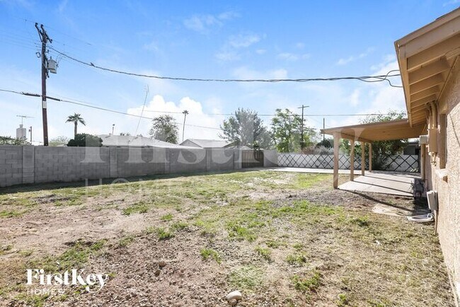 Building Photo - 2012 W Solano Dr