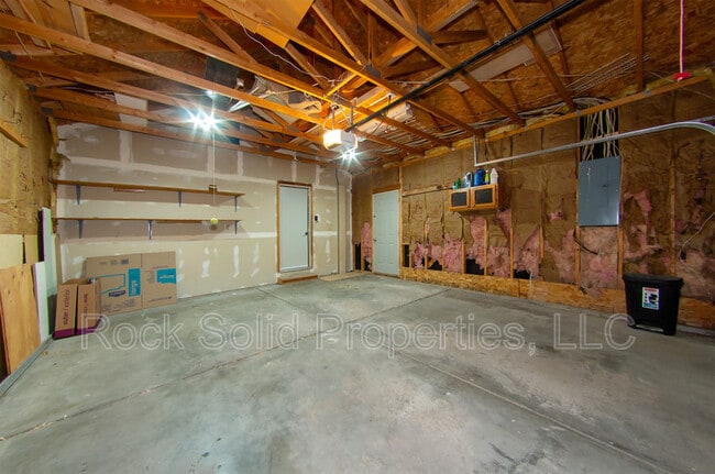 Building Photo - 5027 Green River St