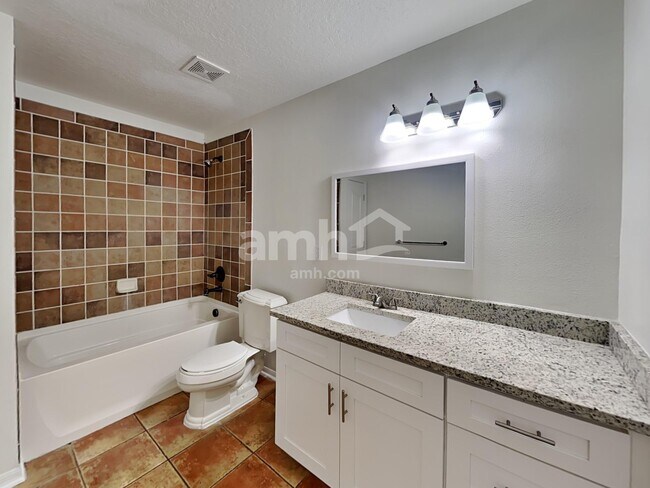 Building Photo - 19640 Timberbluff Dr