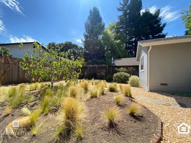 Building Photo - Charming 2bd/2ba House in Downtown Sonoma!