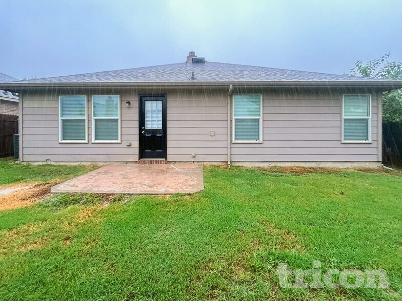 Building Photo - 429 Sandy Creek Dr