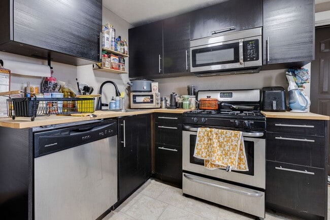 Building Photo - 1323 Virginia Ave