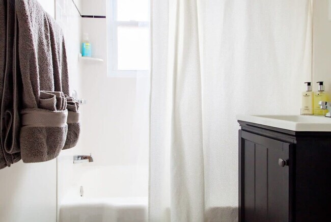 Building Photo - 601 N West St